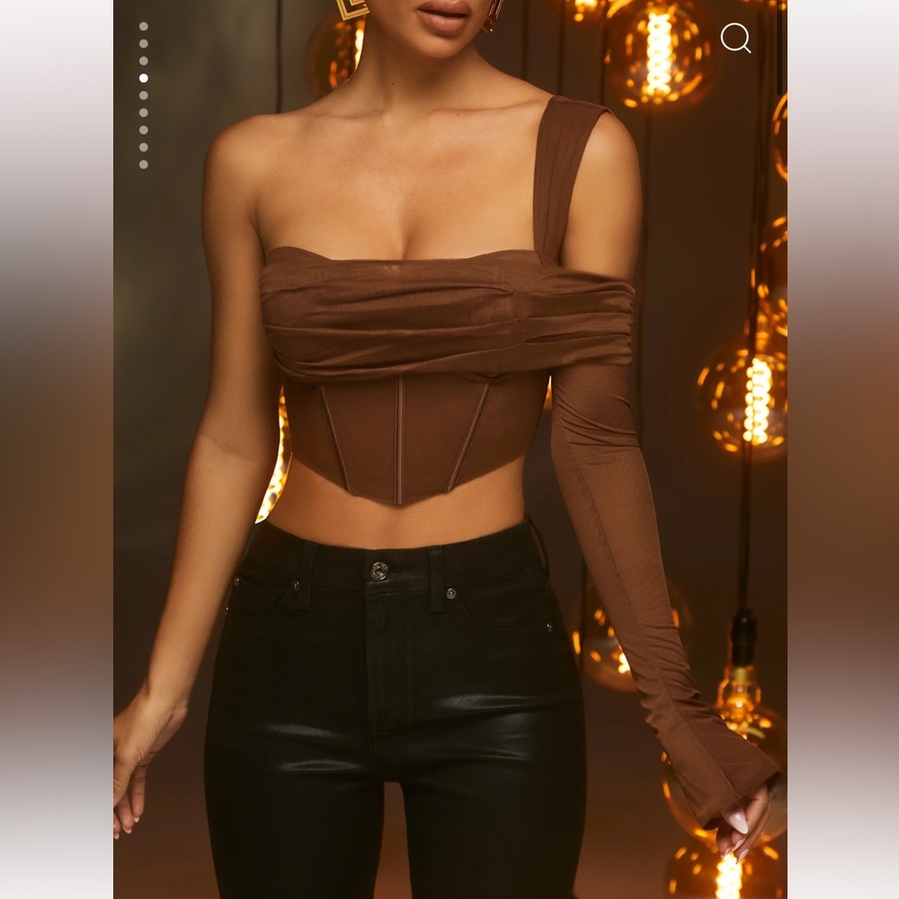 Oh Polly Brown Asymmetric One-Sleeve Crop Top - Picture 2 of 8